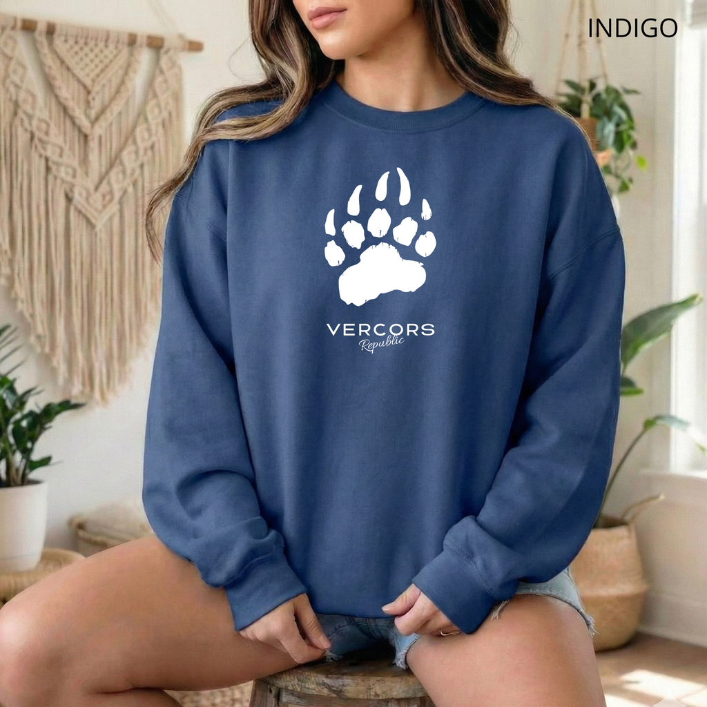 Unisex Sweatshirt with Large Bear Claws Round Neck - White